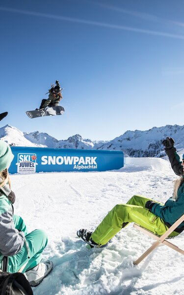 Tricks on the slopes Show off your best tricks at the snow parks around the ski area in Tyrol.